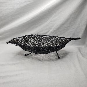 Natural Woven Vine Decorative Leaf Shaped Fruit Basket Metal Legs